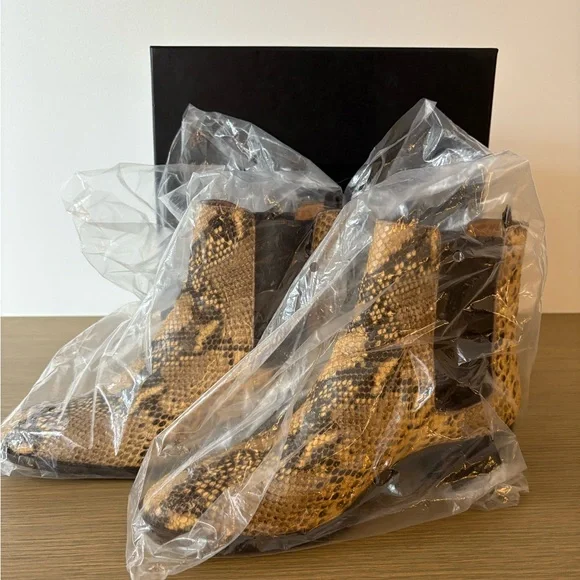 SAINT LAURENT python chelsea boot - Picture 2 of 7
